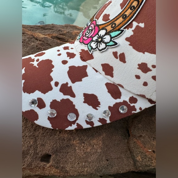 NEW! Horseshoe & Flowers Patch Hat - Picture 3 of 6